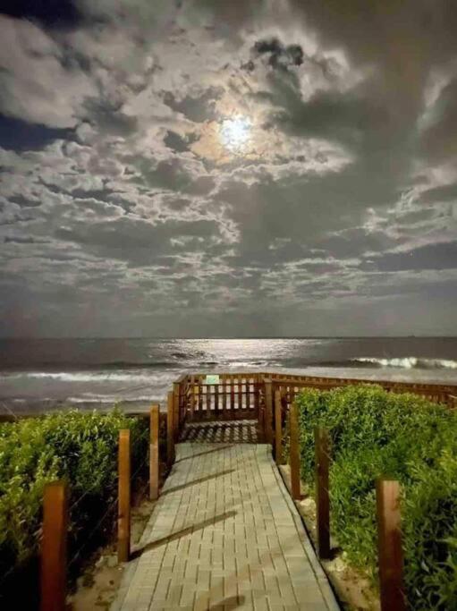 Pé na areia - próximo ao Beto Carreiro Barra Velha (Santa Catarina) Exterior foto